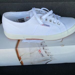 Superga white tennis shoes